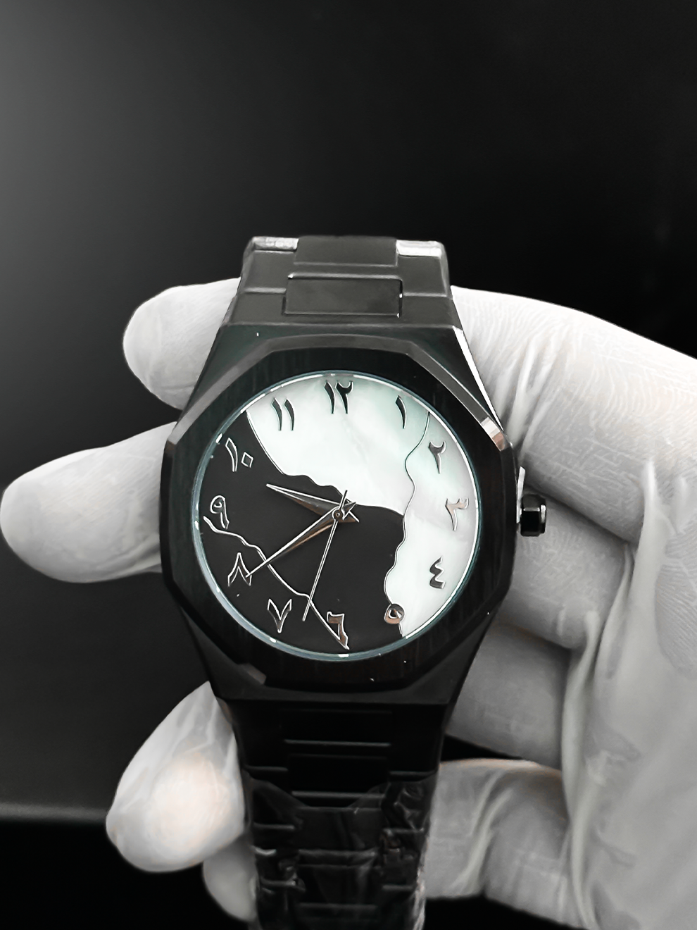 Arabic Aura Black & White